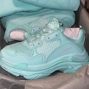 Kids balenciaga triple s sneaker size 32 is 1 designer